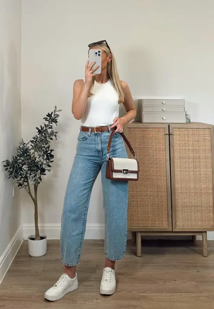 casual mom jeans outfit